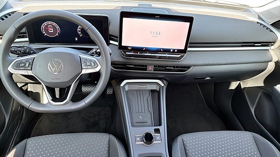 Volkswagen T-Roc 10 of 12