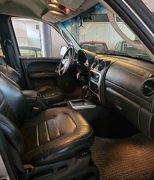 Jeep Cherokee 5 of 9