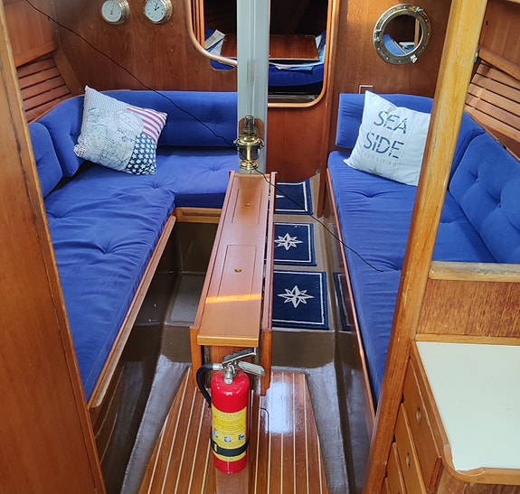 Sirena 38 10 of 19