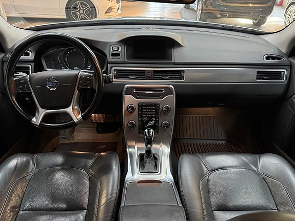 Volvo V70 6 of 16