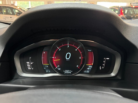 Volvo V70 10 of 16