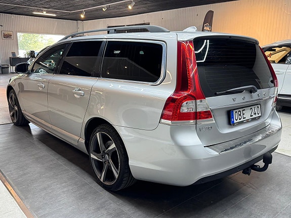 Volvo V70 4 of 16