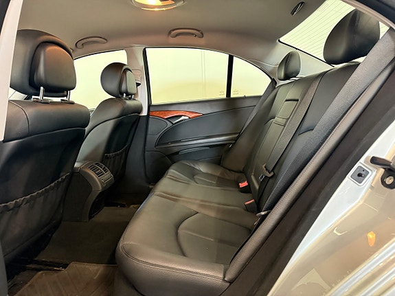 Mercedes-Benz E220 12 of 14