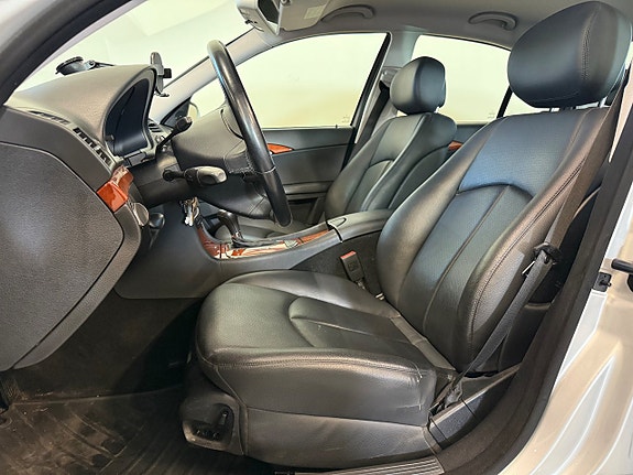 Mercedes-Benz E220 8 of 14