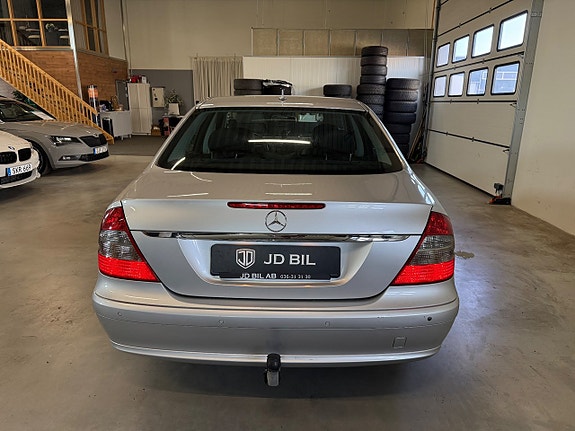 Mercedes-Benz E220 5 of 14