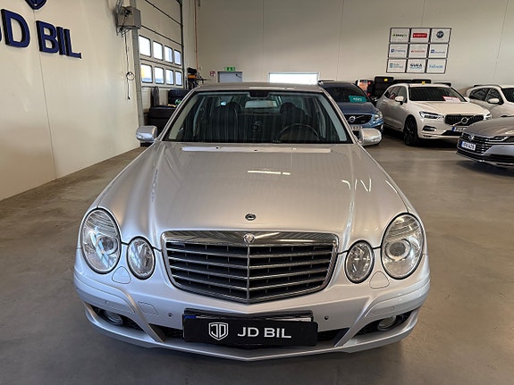 Mercedes-Benz E220 4 of 14