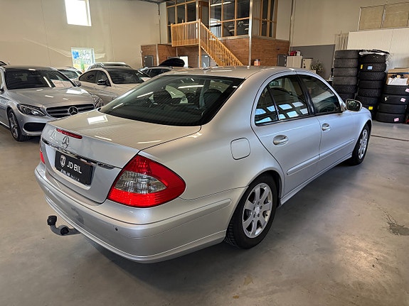 Mercedes-Benz E220 14 of 14