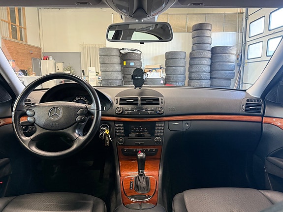 Mercedes-Benz E220 13 of 14