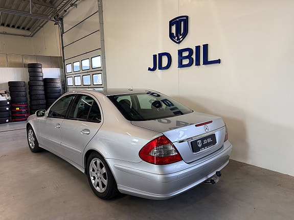 Mercedes-Benz E220 3 of 14