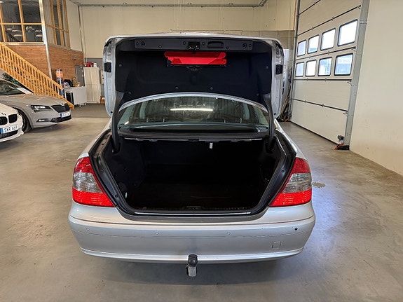 Mercedes-Benz E220 6 of 14