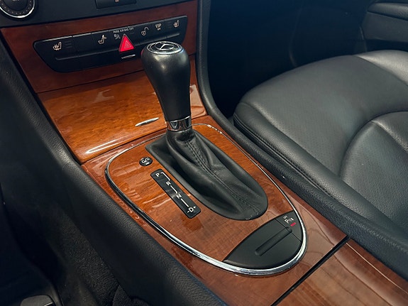 Mercedes-Benz E220 11 of 14