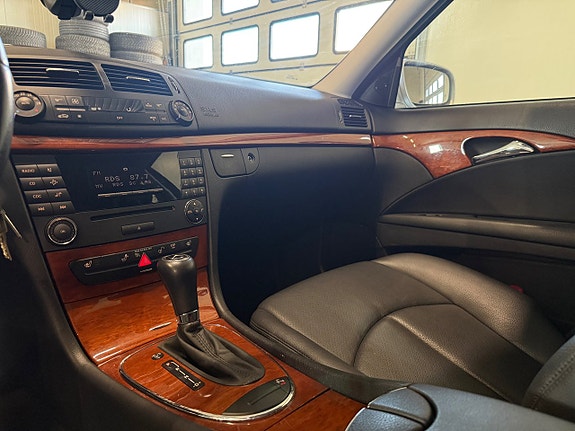 Mercedes-Benz E220 10 of 14