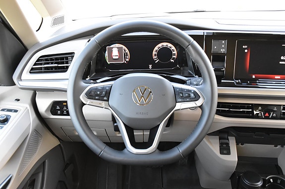 Volkswagen California 9 of 30