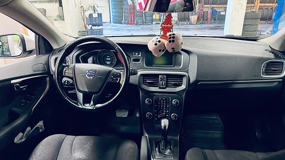 Volvo V40 11 of 18