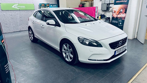 Volvo V40 2 of 18