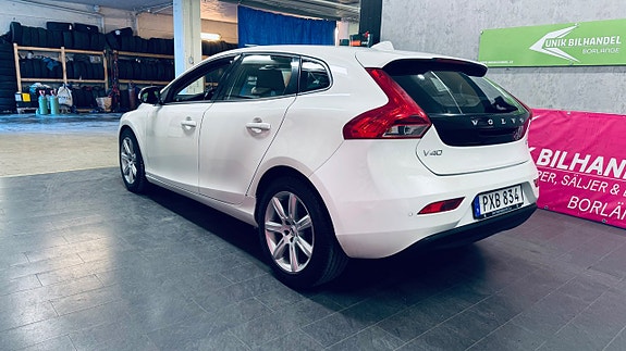 Volvo V40 8 of 18