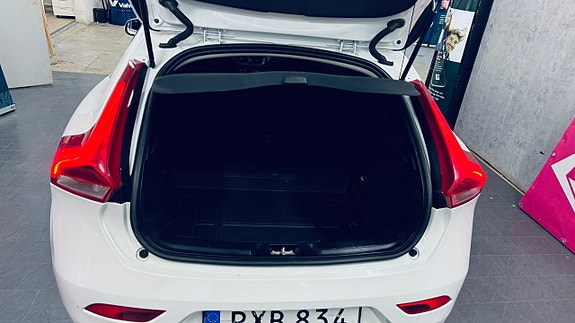 Volvo V40 9 of 18