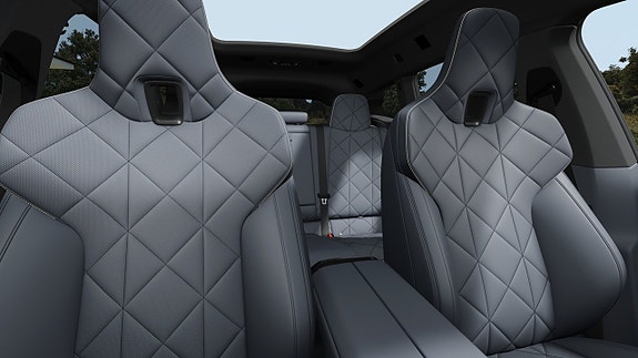 BMW iX 10 of 13