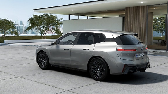BMW iX 2 of 13