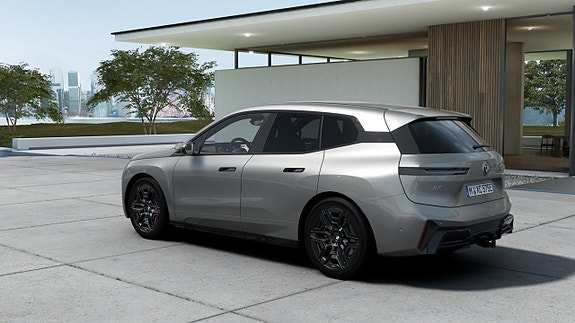 BMW iX 2 of 13