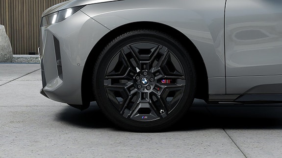 BMW iX 7 of 13