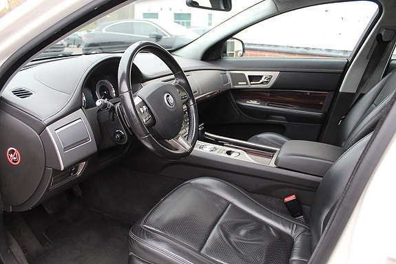 Jaguar XF 5 of 15