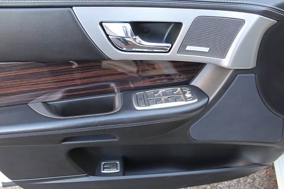 Jaguar XF 13 of 15