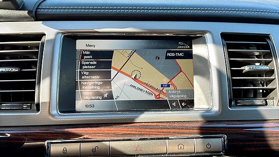 Jaguar XF 12 of 15