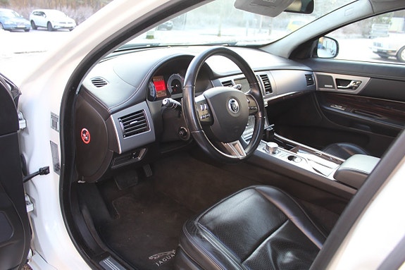 Jaguar XF 6 of 15