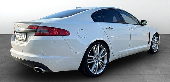Jaguar XF 3 of 15