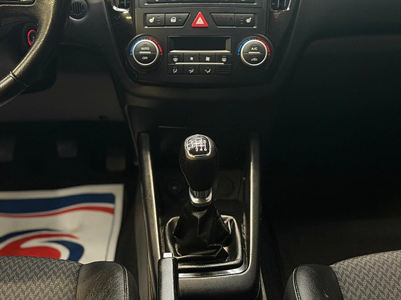 Kia Ceed 12 of 23
