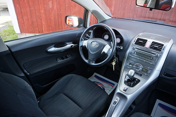 Toyota Auris 5 of 6