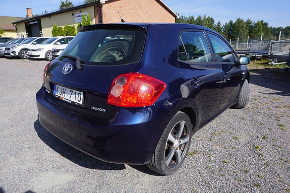 Toyota Auris 3 of 6