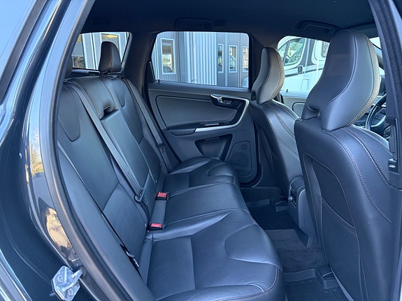Volvo XC60 11 of 20