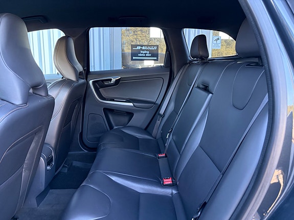Volvo XC60 15 of 20