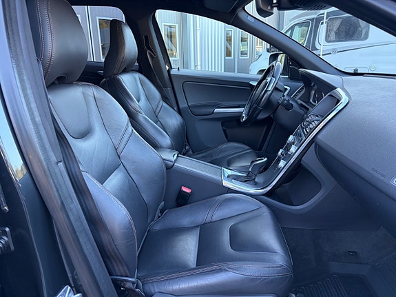 Volvo XC60 13 of 20