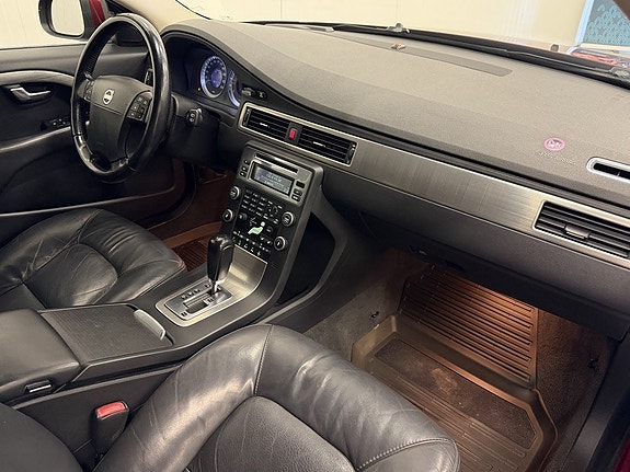 Volvo V70 8 of 20