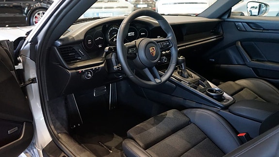 Porsche 911 4 of 6