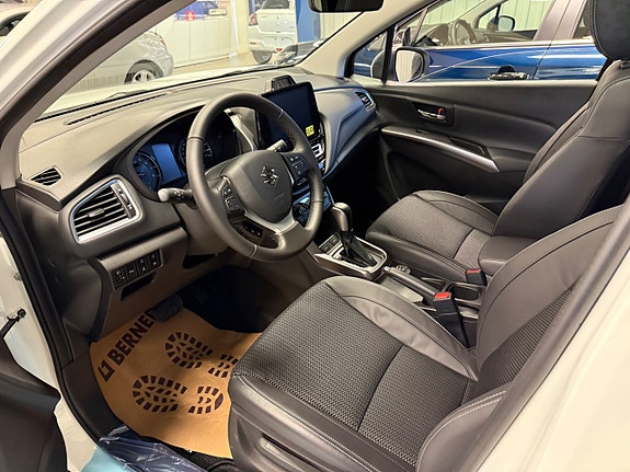 Suzuki S-Cross 3 of 7