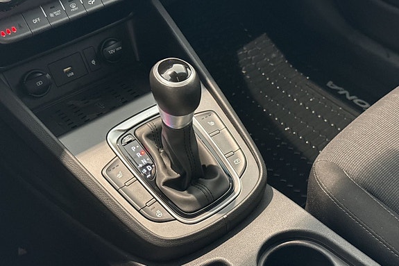 Hyundai Kona 12 of 26