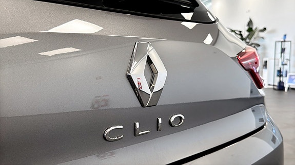 Renault Clio 23 of 23
