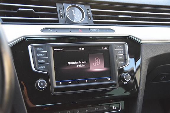 Volkswagen Passat 17 of 20