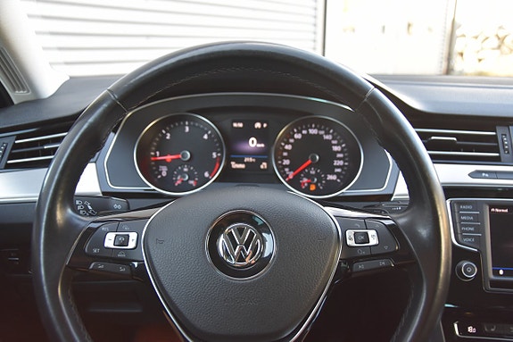 Volkswagen Passat 16 of 20