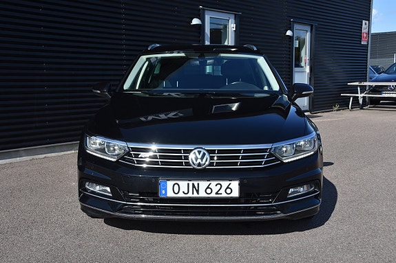 Volkswagen Passat 2 of 20