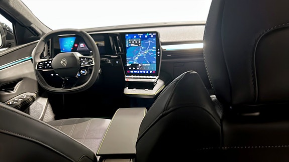 Renault Scenic E-Tech 6 of 16