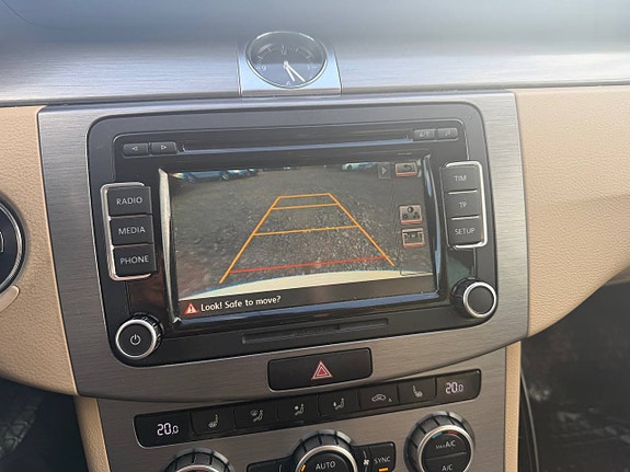 Volkswagen Passat 10 of 11