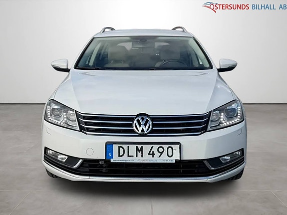 Volkswagen Passat 2 of 11