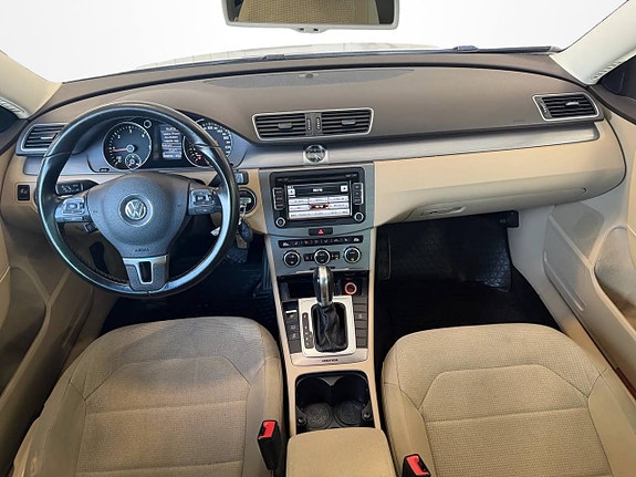 Volkswagen Passat 9 of 11