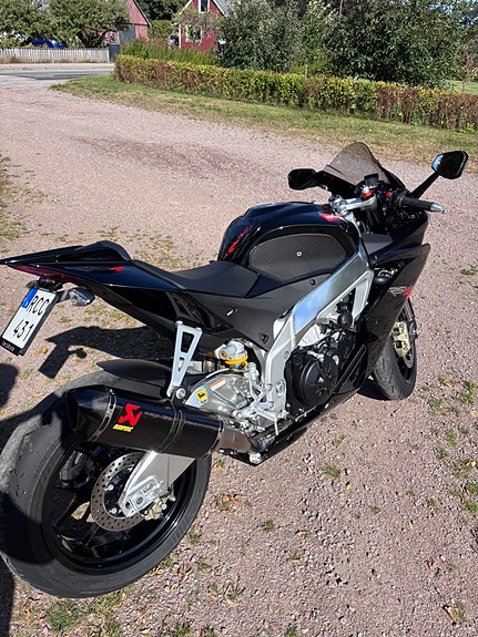 Aprilia RSV4 LÅGMILAD 2 of 6
