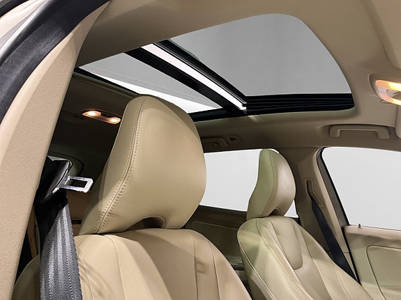 Volvo XC60 10 of 22